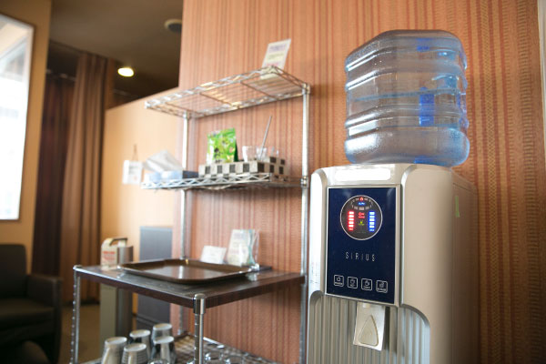 こりとりマッサージ尾張旭|店内風景|水素水サーバー|こりとりらくだ尾張旭